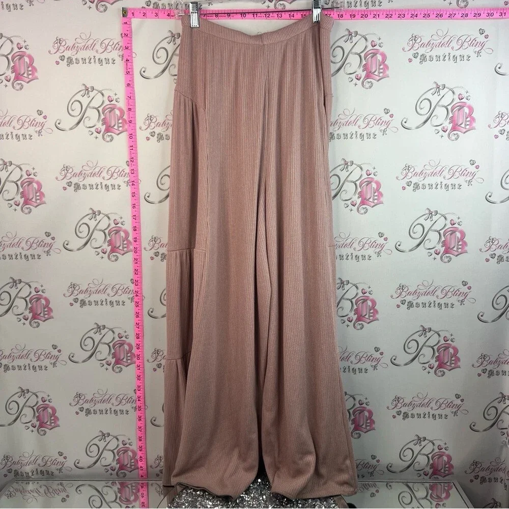 Free people set Mauve Ribbed 2-piece Pants and Top set with Sweetheart Neckline